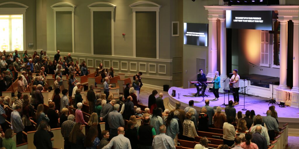 Front Wroship We celebrate God's love at Fourth Avenue Church